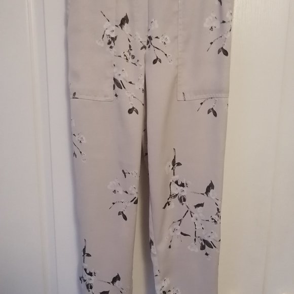 Dynamite Floral Pants - Picture 2 of 6